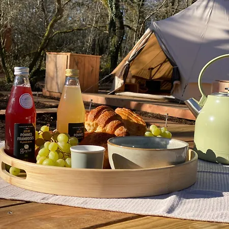 Tente Luxe Vue Etang Avec Jacuzzi 4 Le Vigeant