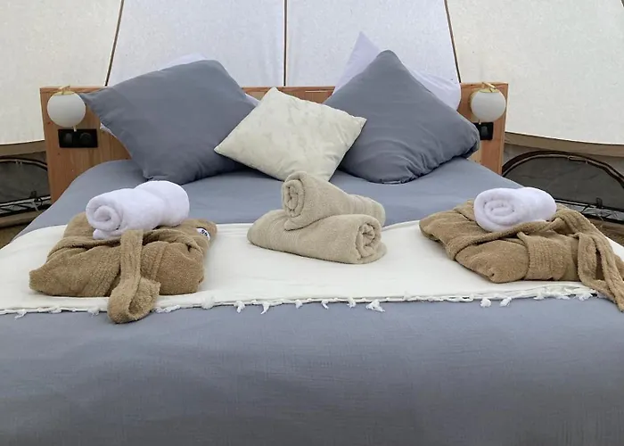 Tente Luxe Vue Etang Avec Jacuzzi 4 Campismo de Luxo