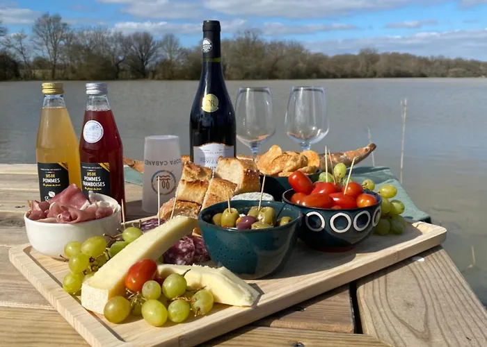 Tente Luxe Vue Etang Avec Jacuzzi 4 Le Vigeant